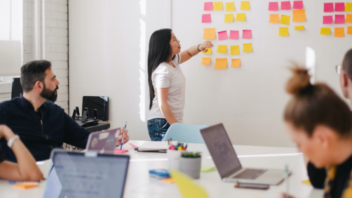 Trois enseignants recherchés : Codéveloppement de 6 jours pour élaborer un plan d’accompagnement professionnel pour l’équipe-centre